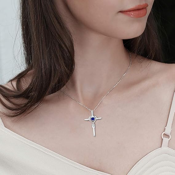 Collar de Cruz con Piedra de Corazón de Zafiro | Oro Blanco