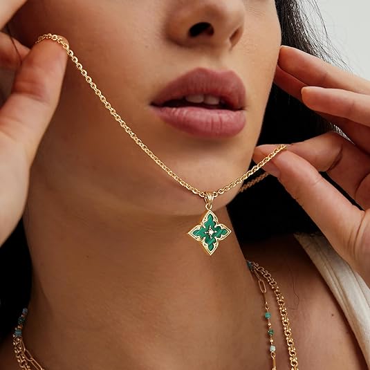 Collar con Dije de Trébol de Esmeralda | Oro
