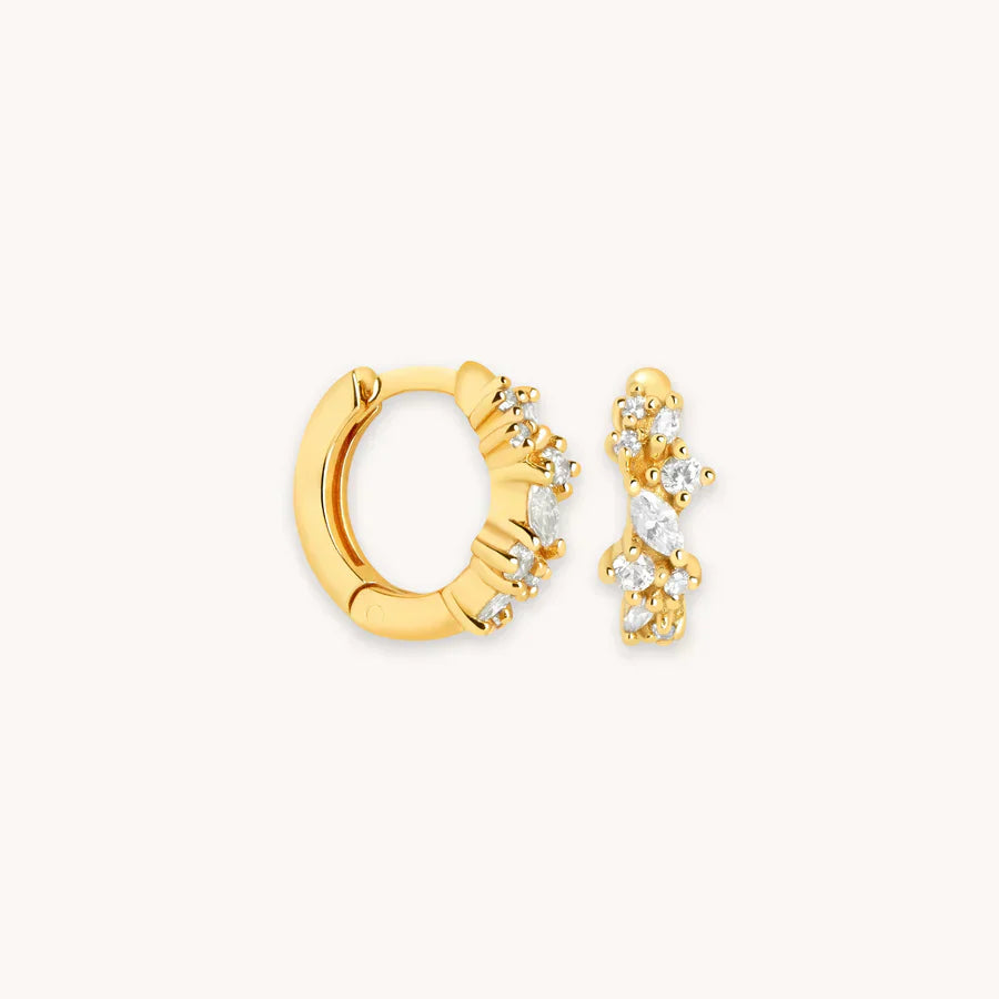 Aretes Huggie Cluster de Cristal | Oro Blanco