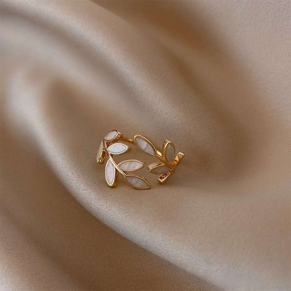 Neraya Anillo Abierto de Hoja Delicada | Oro