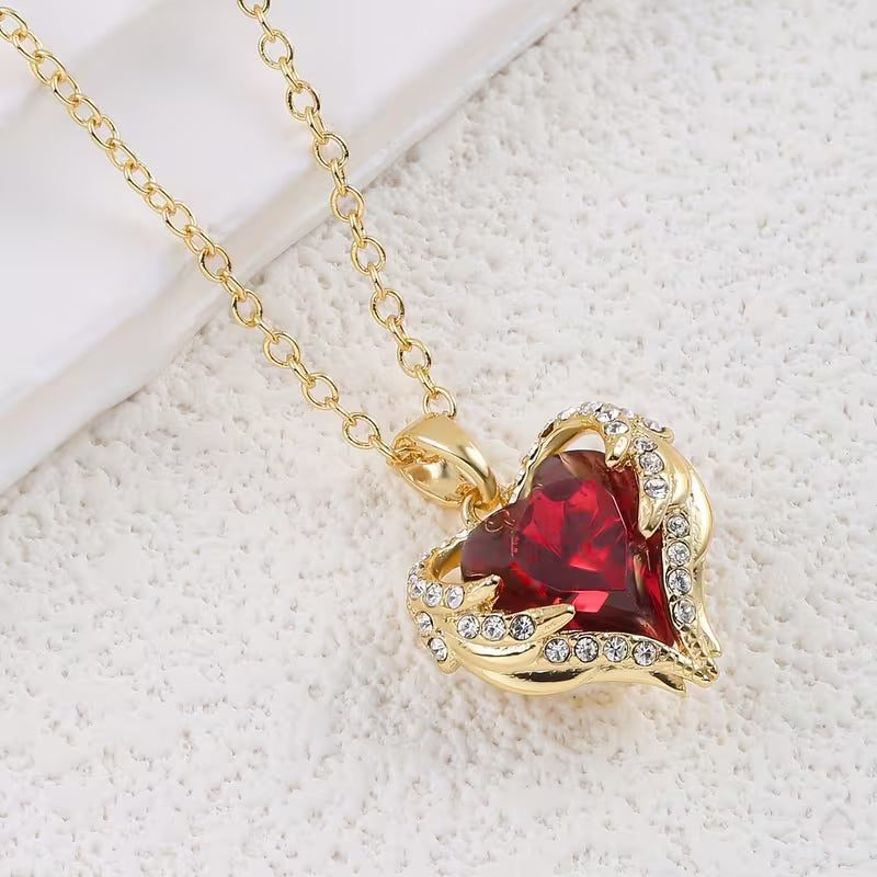 Collar de Corazón de Rubí Angel Embrace | Oro