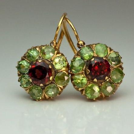 Aretes de Cristal Verde y Rojo Redondeados Estilo Vintage | Oro