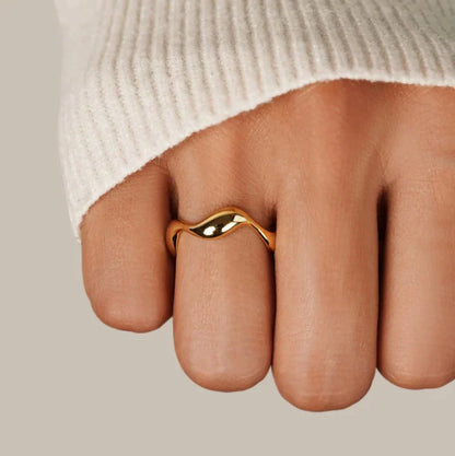 Elyra Anillo Flujo Suave | Oro