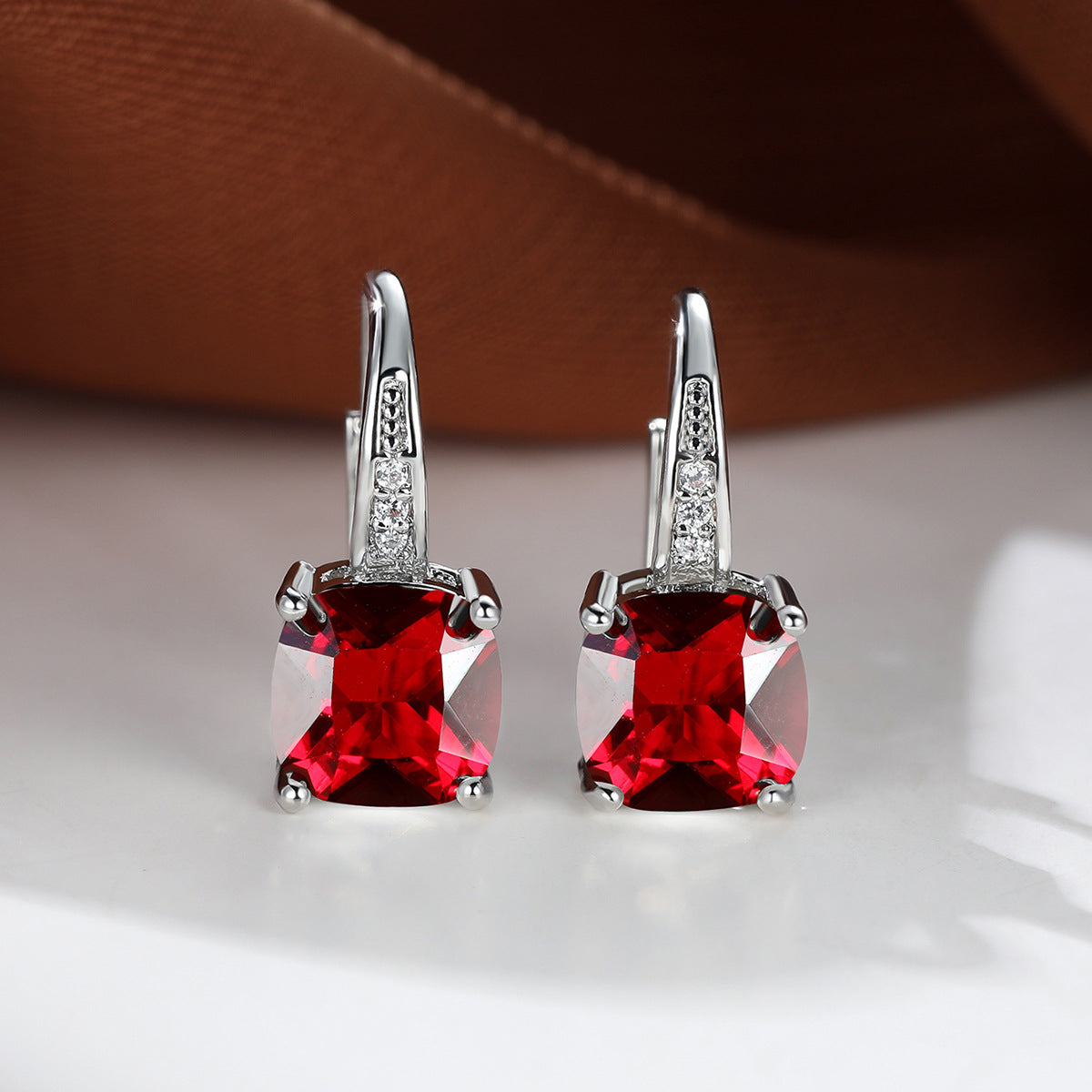 Aretes de Argolla con Piedra Mística | Oro Blanco