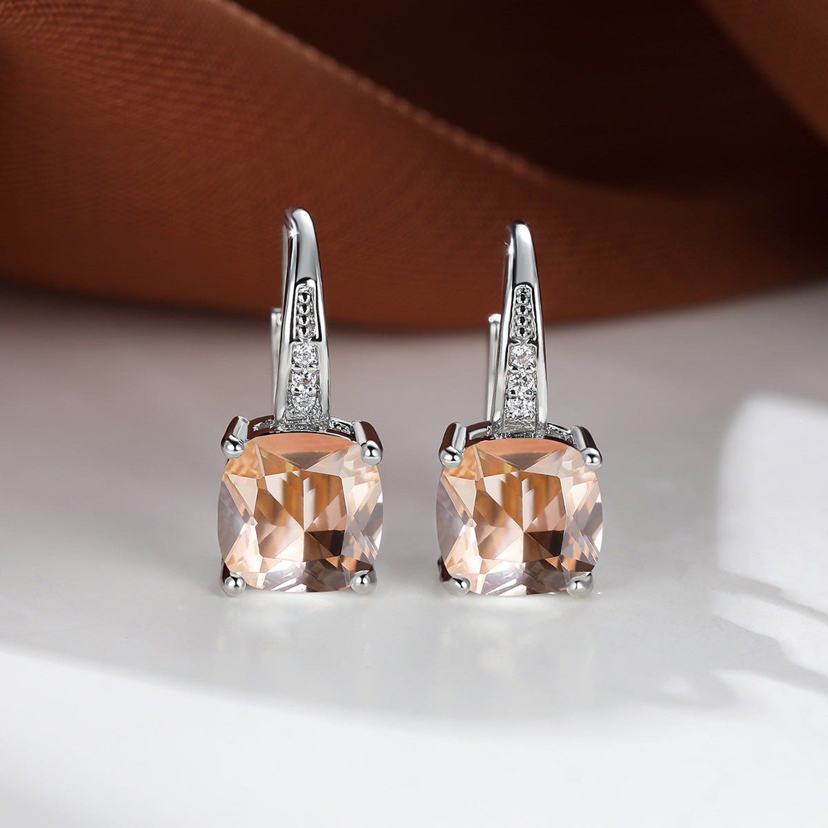 Aretes de Argolla con Piedra Mística | Oro Blanco