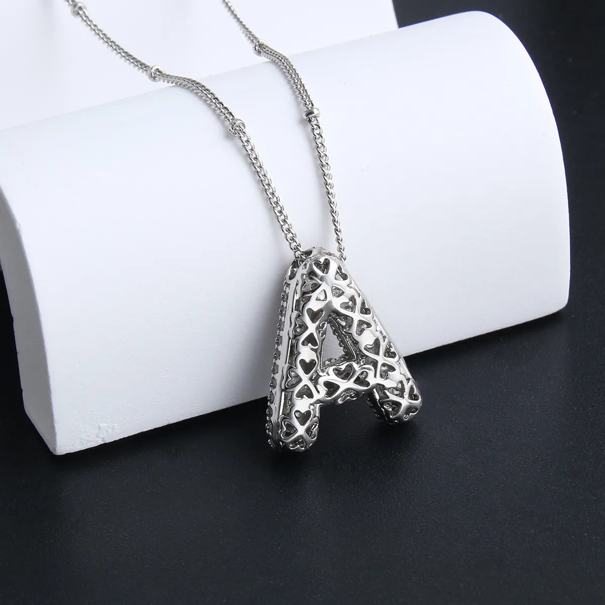 Set de Collar con Inicial Bubble | Oro Blanco