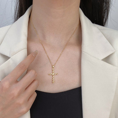 Collar de Cruz con Cristal Torcido | Oro