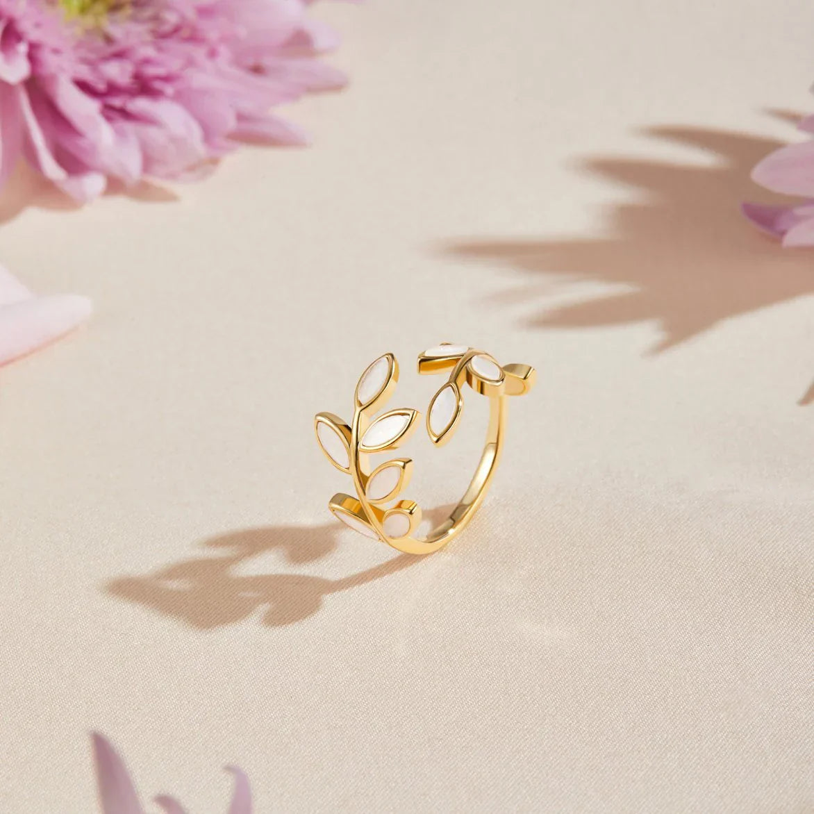 Neraya Anillo Abierto de Hoja Delicada | Oro
